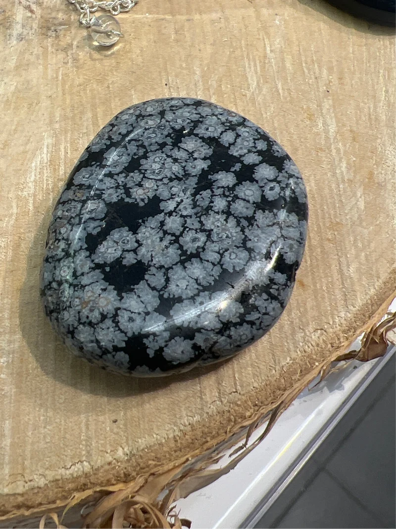 Kämmenkivi Lumihiutale Obsidiaani