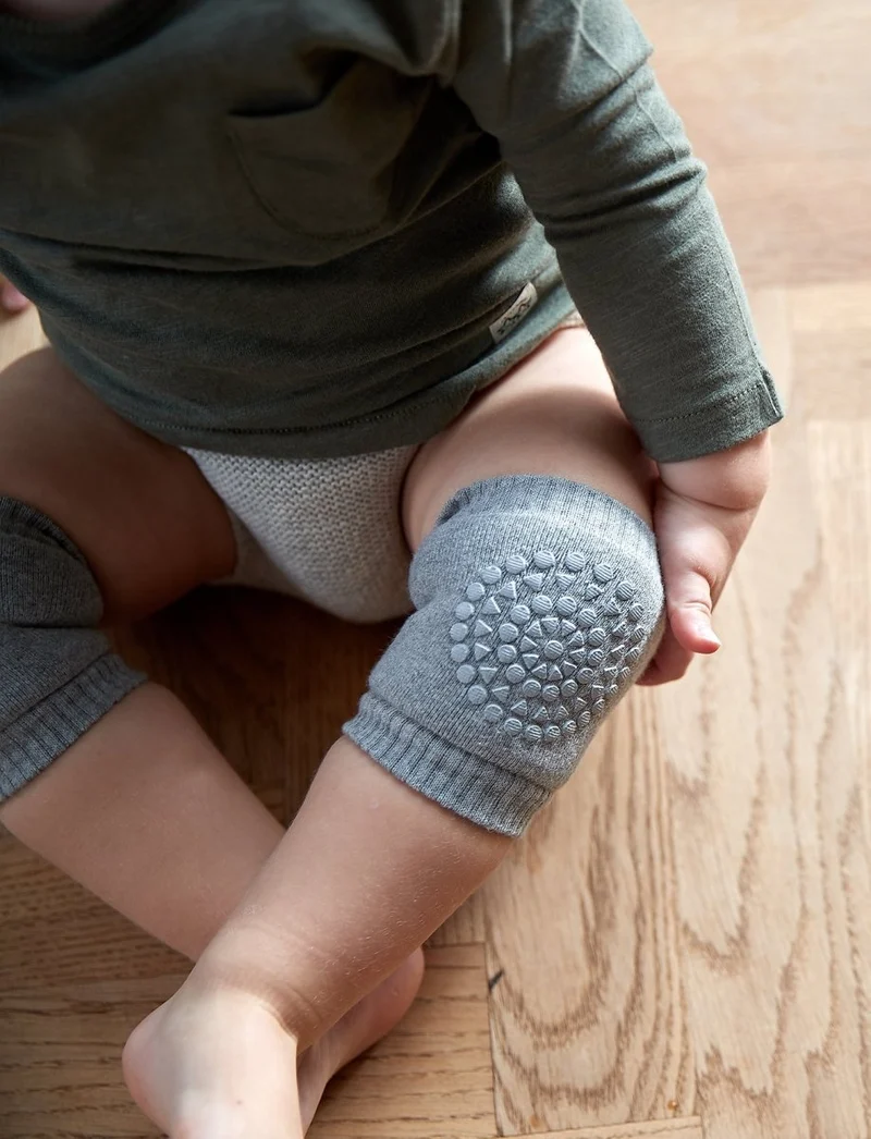 baby knebeskytter og Baby klær til knær – Baby Knee Support