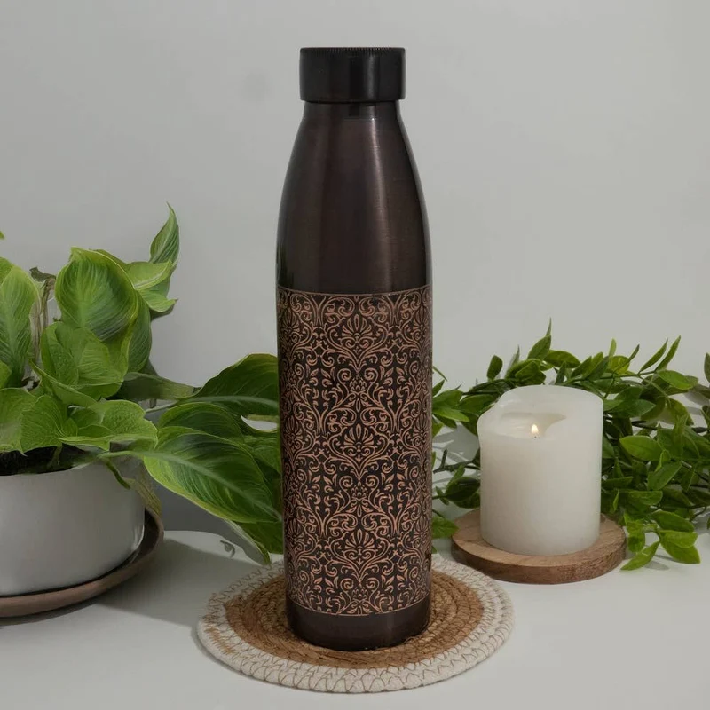 Graverad kopparflaska Antique 950 ml